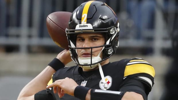 Steelers quarterback Mason Rudolph throws a pass in warmups.